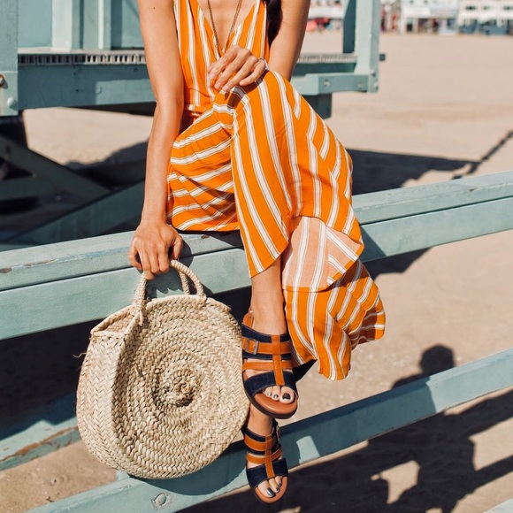 Moroccan Round Straw Bag - Picture 4 of 8